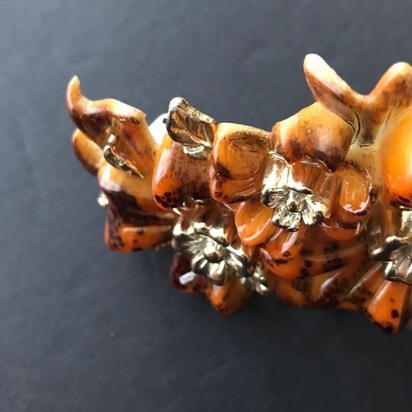 Barrette Bundle, Vintage Amber and Gold Floral Clip & Long Textured Gold Clip - Picture 5 of 16